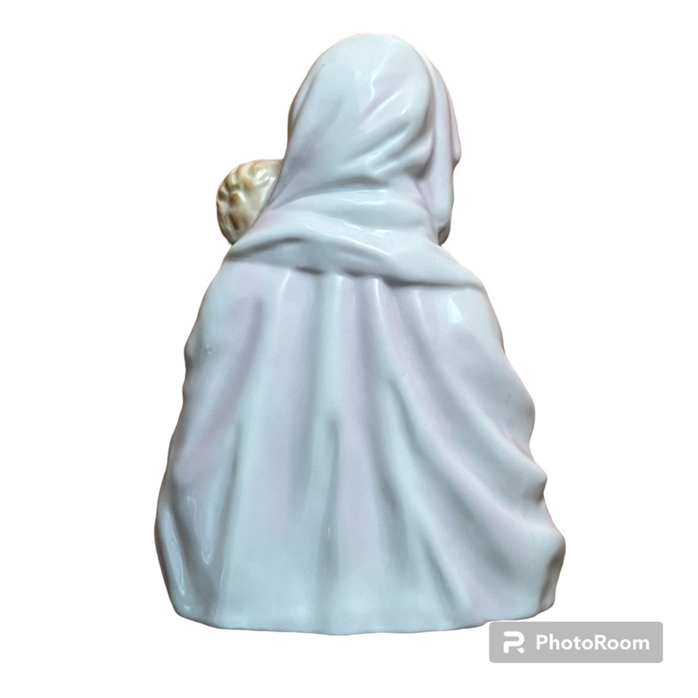 Virgin Mary & Child Statue - Picture 4 of 13
